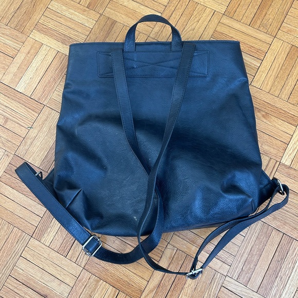 ThirtyOne Backpack with “K” Monogram - Picture 2 of 4